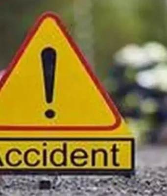 বাগেরহাটে ব্যাটারিচালিত ভ্যানের নিচে পড়ে প্রাণ গেল শিশুর