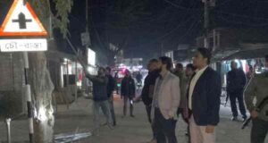 ভোলাহাটে ব্যানার-ফেস্টুন সরাতে ব্যস্ত সময় পার করছেন উপজেলা প্রশাসন