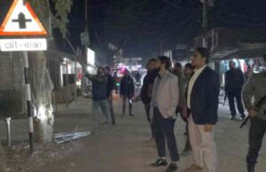 ভোলাহাটে ব্যানার-ফেস্টুন সরাতে ব্যস্ত সময় পার করছেন উপজেলা প্রশাসন