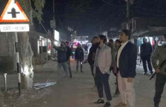 ভোলাহাটে ব্যানার-ফেস্টুন সরাতে ব্যস্ত সময় পার করছেন উপজেলা প্রশাসন