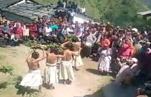 যে গ্রামের মানুষ ৫ দিন উলঙ্গ থাকে।