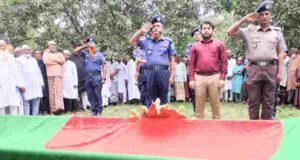 ভোলাহাটে রাষ্ট্রীয় মর্যাদায় বীর মুক্তিযোদ্ধা কুদ্দুস মাস্টারের দাফন সম্পন্ন