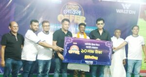বাগেরহাটে ওয়ালটন ফ্রিজ কিনে ১০ লাখ টাকা পেলেন দিনমুজুর কুদ্দুস