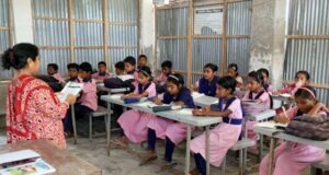 ১৬ বছর ধরে স্কুল ভবনে পুলিশ ফাঁড়ি, গবাদি পশুর আশ্রয়কেন্দ্রে চলছে শিশুদের পাঠদান