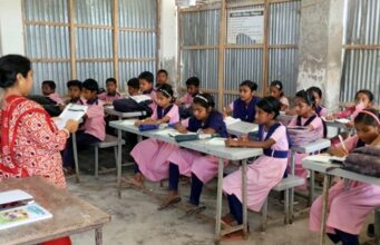 ১৬ বছর ধরে স্কুল ভবনে পুলিশ ফাঁড়ি, গবাদি পশুর আশ্রয়কেন্দ্রে চলছে শিশুদের পাঠদান