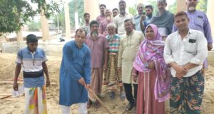রাজস্ব অর্থায়নে ৩ নং নাচোল ইউনিয়ন পরিষদের বিভিন্ন গ্রামে ১৫টি বিশুদ্ধ পানি মটার বসানোর শুভ উদ্বোধন করলেন চেয়ারম্যান সফিকুল ইসলাম।