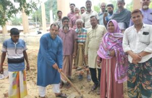 রাজস্ব অর্থায়নে ৩ নং নাচোল ইউনিয়ন পরিষদের বিভিন্ন গ্রামে ১৫টি বিশুদ্ধ পানি মটার বসানোর শুভ উদ্বোধন করলেন চেয়ারম্যান সফিকুল ইসলাম।
