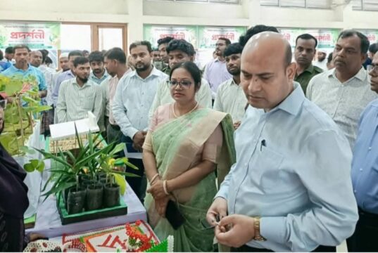 নাচোলে স্থানীয়ভাবে উদ্ভাবিত লাগসই প্রযুক্তির প্রয়োগ ও সম্প্রসারণ শীর্ষক প্রদর্শন