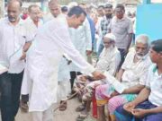 ভোলাহাটে আশরাফ চেয়ারম্যানের গণসংযোগ ও লিফলেট বিতরণ