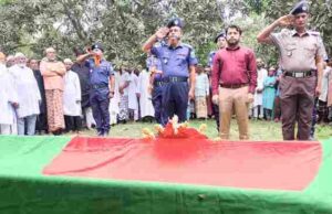 ভোলাহাটে রাষ্ট্রীয় মর্যাদায় বীর মুক্তিযোদ্ধা কুদ্দুস মাস্টারের দাফন সম্পন্ন