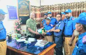 ভোলাহাট ইউনিয়নের গ্রাম পুলিশকে অবসরজনিত বিদায় দিল ওসি