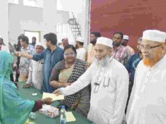 তানোরে ৪শ’ অসহায় মানুষের মাঝে আর্থিক সহায়তার অর্থ বিতরণ করলেন এমপি অধ্যাপক মজিবুর রহমান