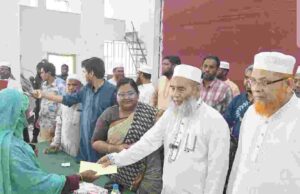 তানোরে ৪শ’ অসহায় মানুষের মাঝে আর্থিক সহায়তার অর্থ বিতরণ করলেন এমপি অধ্যাপক মজিবুর রহমান