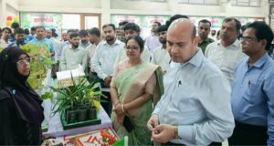নাচোলে স্থানীয়ভাবে উদ্ভাবিত লাগসই প্রযুক্তির প্রয়োগ ও সম্প্রসারণ শীর্ষক প্রদর্শন